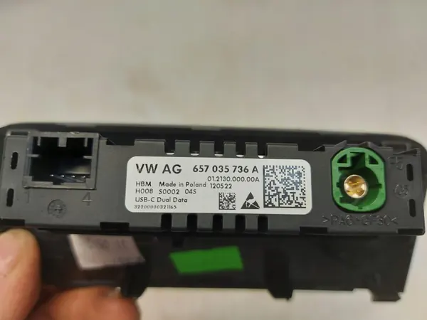 Porta USB Skoda Enyaq OEM 657035736A - Usado image 3