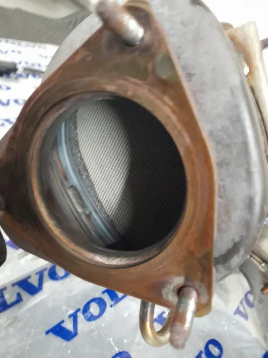 Volvo XC60 II T8 Hybrid Katalysator OEM 32225414 image 3