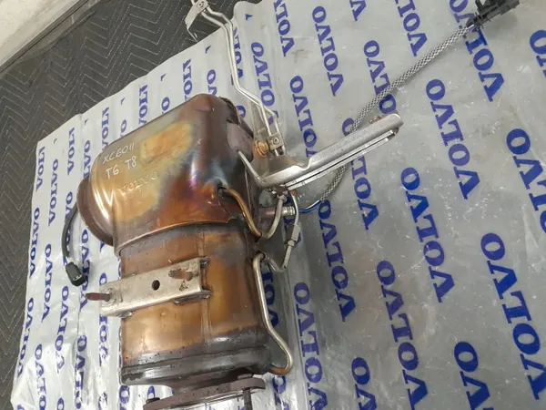 Volvo XC60 II T8 Hybrid Katalysator OEM 32225414 image 4