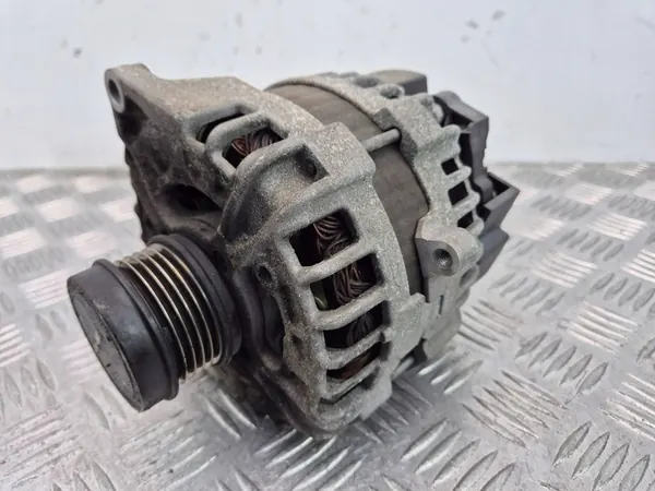 Mercedes B180 W246 W242 Vaihtovirtageneraattori A0009061903 image 2