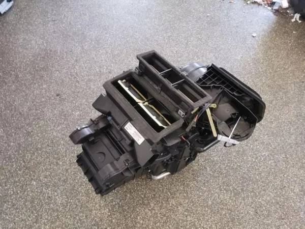 Volvo S60 I lämmitysydin OEM 31332113 2.0L diesel image 2