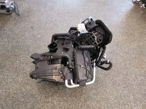 Volvo S60 I lämmitysydin OEM 31332113 2.0L diesel image 3
