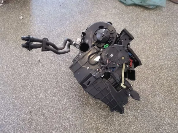 Volvo S60 I lämmitysydin OEM 31332113 2.0L diesel image 5
