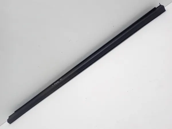 Protetor de soleira esquerda Skoda Enyaq OEM 5LA853855B image 2