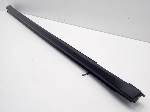 Protetor de soleira esquerda Skoda Enyaq OEM 5LA853855B image 4