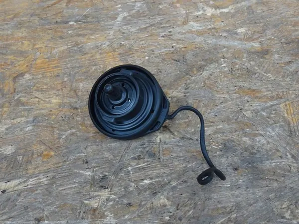 GOLF V VI EOS PASSAT B6 A3 8P TDI Polttoaineen Täyttöaukko 3C0201553F image 2