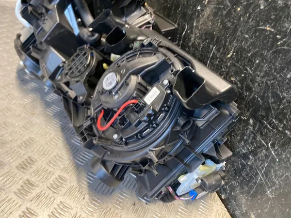 Bläshus OEM 5QB816005F för Volkswagen Touran image 3