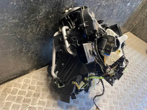 Bläshus OEM 5QB816005F för Volkswagen Touran image 5