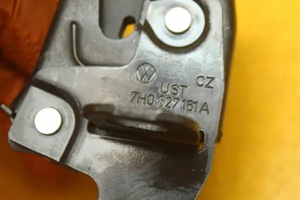 Vänster Bakdörrslås VW Transporter T5 image 8