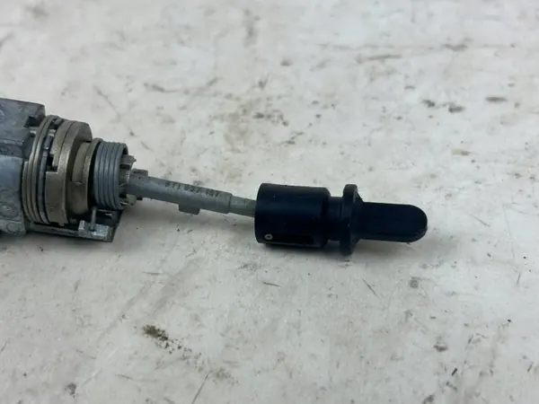 OEM 8T1837167 Låsinsats för Audi A4 B8 2.0 TDI image 3
