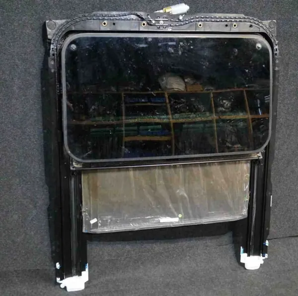 VW Kattoikkuna OEM 5K09595915C6877041E Jetta MK6 image 2
