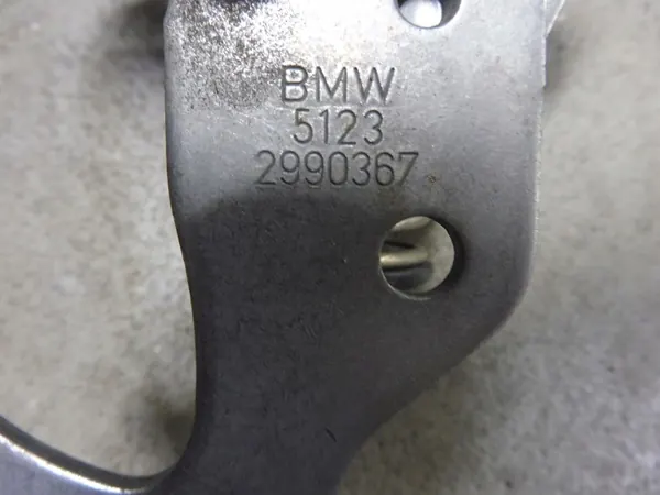 BMW Motorhuvudslås OE 51232990367 image 4