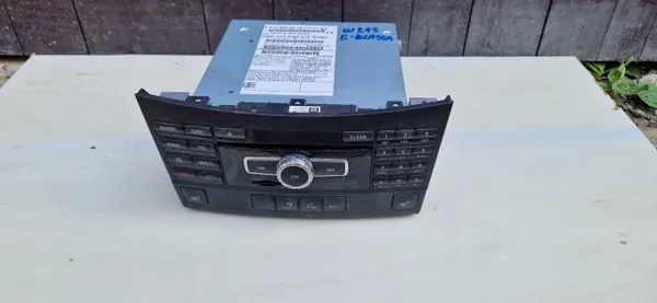 Radio Mercedes OEM A2129005518 W212 - Usado image 2