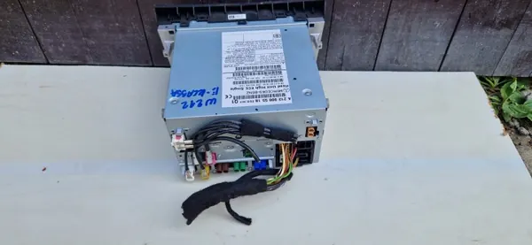 Radio Mercedes OEM A2129005518 W212 - Usado image 3