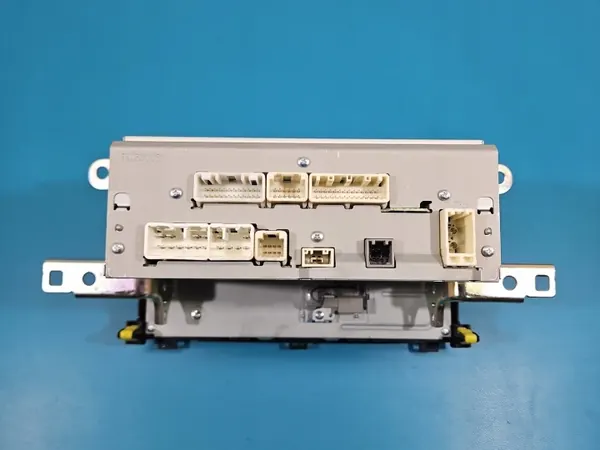 Rádio Toyota Auris II OEM 86140-02280 Usado image 7