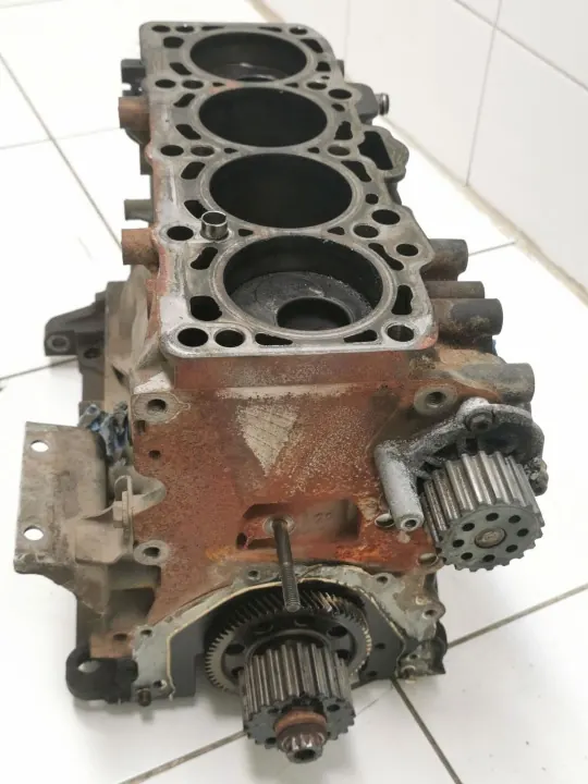 Skoda Superb Motorblock OEM 03G021AG - Begagnad image 2