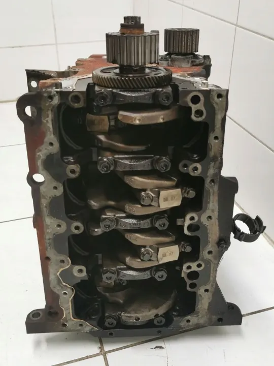 Skoda Superb Motorblock OEM 03G021AG - Begagnad image 6