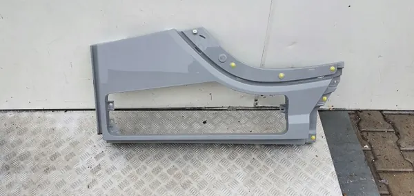 Extensão degrau cabine Volvo FH4 OEM 84029888 image 2