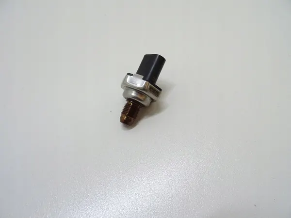 Capteur de pression de carburant CAMARO 6.2 SS 2019-2024 OEM image 1