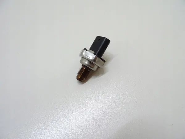 Capteur de pression de carburant CAMARO 6.2 SS 2019-2024 OEM image 3