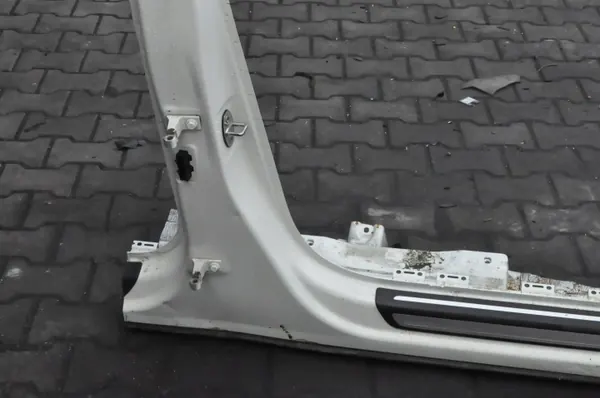 Audi Q3 I höger tröskelpelare OEM 56595 image 4
