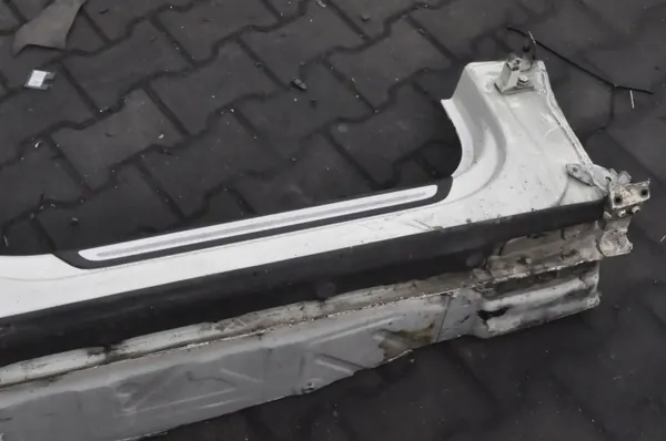 Audi Q3 I höger tröskelpelare OEM 56595 image 5