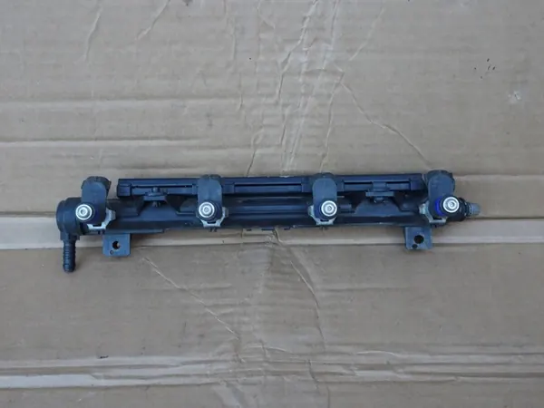 Rail de carburant FABIA I POLO 9N IBIZA III 1.4 16V BKY 036906031AB image 3