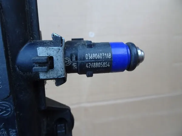 Rail de carburant FABIA I POLO 9N IBIZA III 1.4 16V BKY 036906031AB image 6