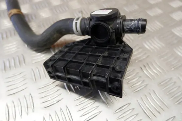 Moteur de circulation d'eau Tesla OEM G93610R010 2014 image 10