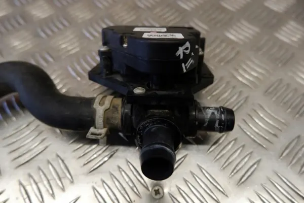 Moteur de circulation d'eau Tesla OEM G93610R010 2014 image 9