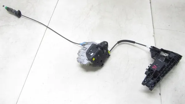 Audi Q3 8U Vänster Framdörrlås OEM 192/037 image 3