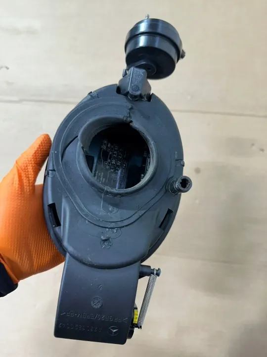 Polttoainetäyttöluukku OEM A2306390042 Mercedes SL R230 image 5
