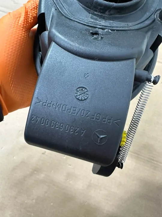 Polttoainetäyttöluukku OEM A2306390042 Mercedes SL R230 image 6
