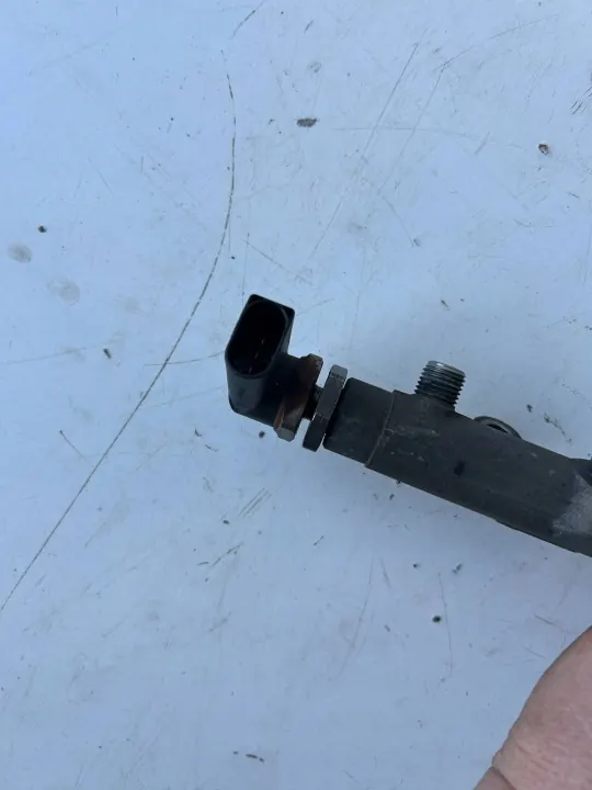 BMW 5 E60 E61 2.0d ruiskutuska OEM 778716406 image 8