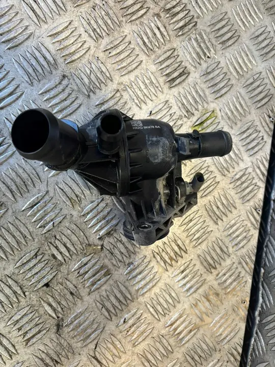 Carcasa de termostato KK2Q-9K478-BA Ford Transit MK8 Custom image 3