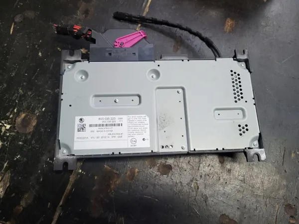 Skoda Octavia Mk3 Ljudförstärkare OEM 8V0035223 image 3