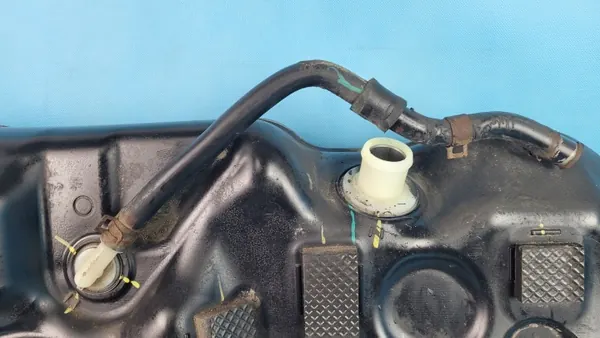 Hyundai i30 III Bränsletank 31150-G4000 & Pump 33040-G4100 image 4