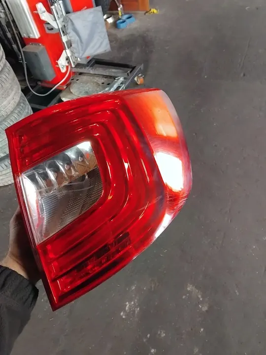 Lámpara Trasera Derecha Skoda Superb II Lift 13- Kombi 3T9945096B image 2