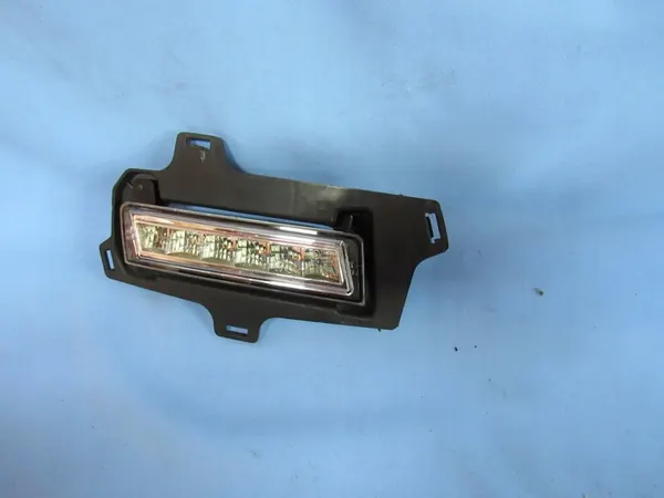 Bumperrooster en DRL LED-lamp Mercedes W204 GLK A1648200656 image 3