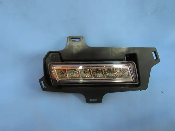 Bumperrooster en DRL LED-lamp Mercedes W204 GLK A1648200656 image 4