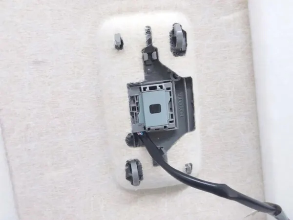 Toyota Yaris Onderbodenschild OEM UH8200620 image 5