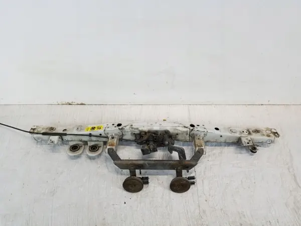 Etuvyön vahvike OEM 326G Nissan Juke F15:lle image 2