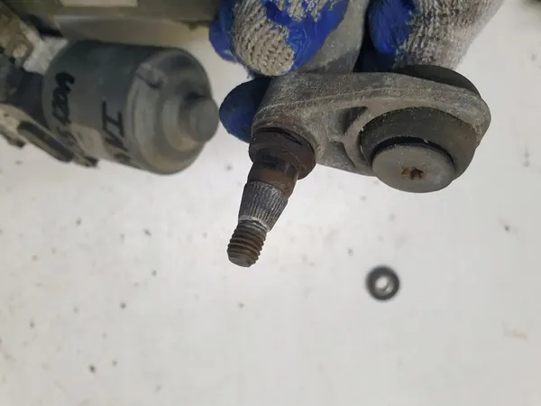 Pyyhkijän mekanismi oikea etu VW Touran I 1T0955024E image 3