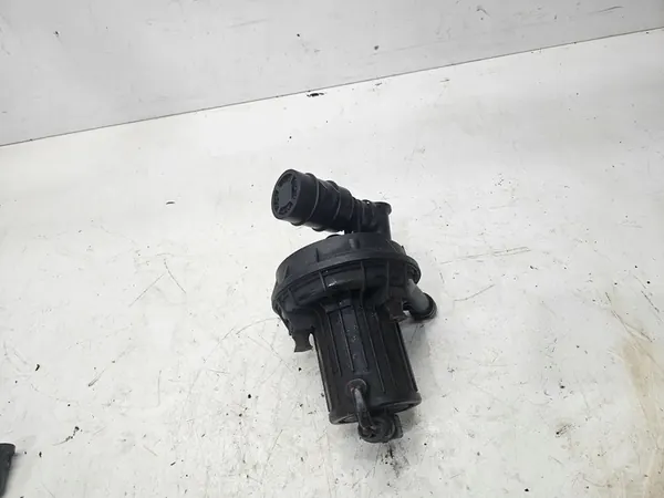 Pompe à air secondaire Audi A3 S3 R32 022131083K image 9