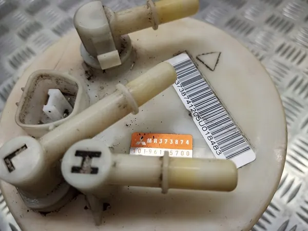 Bomba de combustible Mitsubishi Carisma 1.8 GDI MR373874 image 2