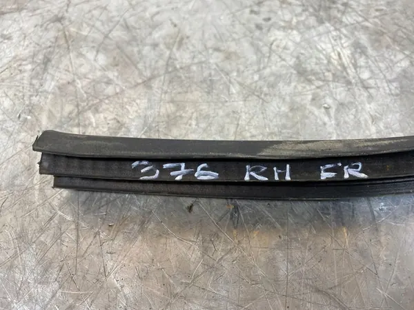 Vedação da porta dianteira Nissan X-Trail T33 image 3