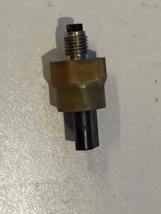 Sensor de pressão de óleo Volvo V70 2014 OEM 31336469 image 3