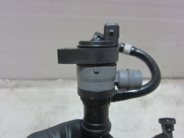 Válvula ventilação tanque BMW N55 OEM 13907636156 image 3