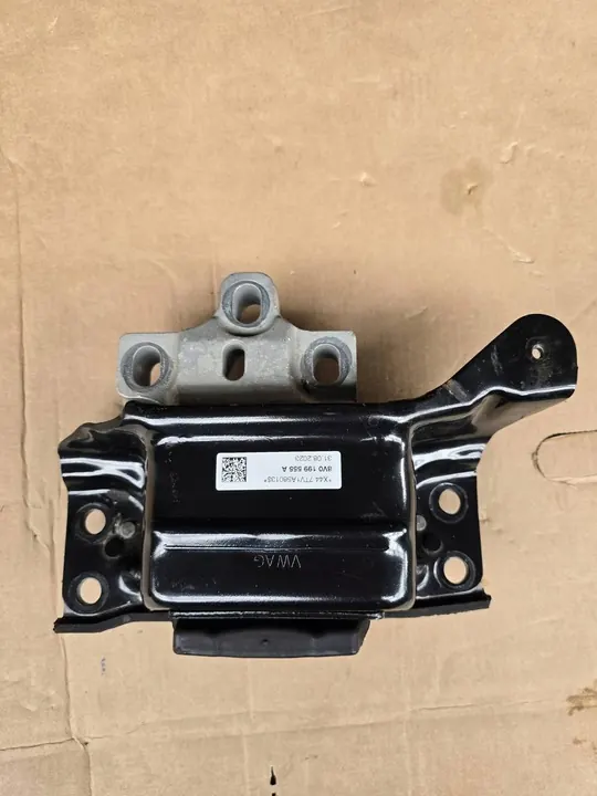 Vasemman vaihteiston kiinnike Audi A3 RS3 2024 8V0199555A image 2