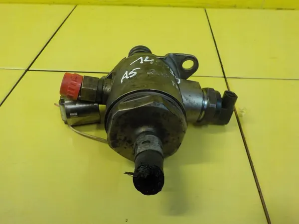 Polttoainepumppu AUDI A5 A4 B8 Q5 2.0 TFSI 06J127025C image 4